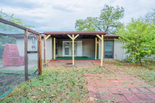 a view of front of house with a yard