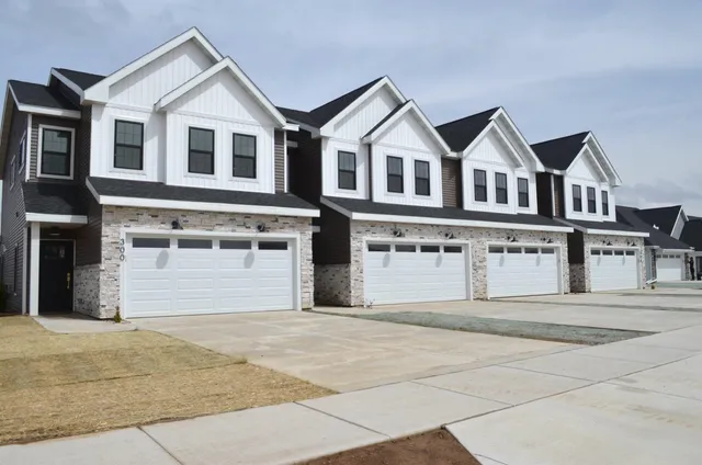 $299,000 | 300 Willow Street, Pardeeville, WI 53954