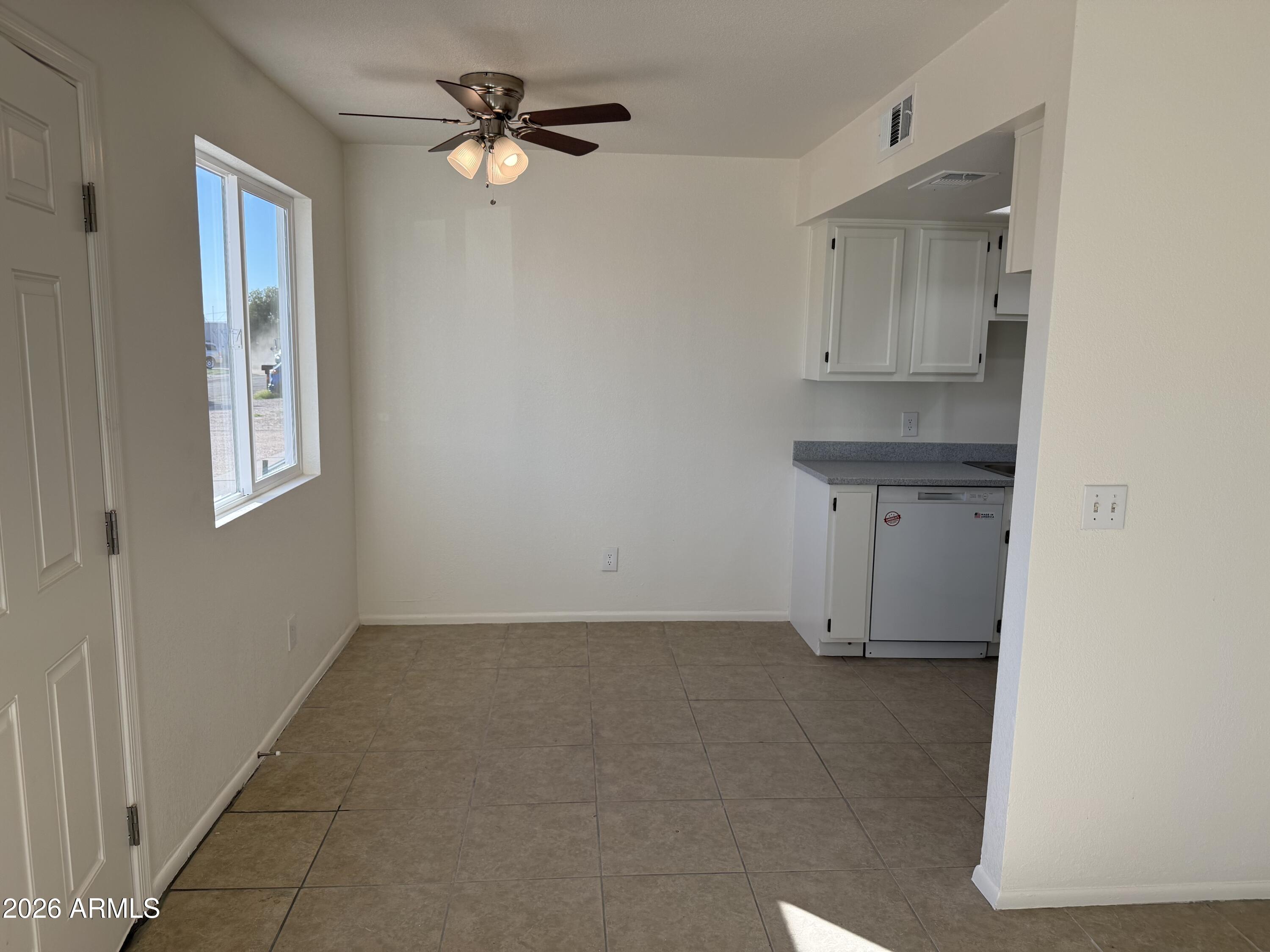 2560 South Yavapai Road Apache Junction, AZ 85119 - Photo 3 of 31