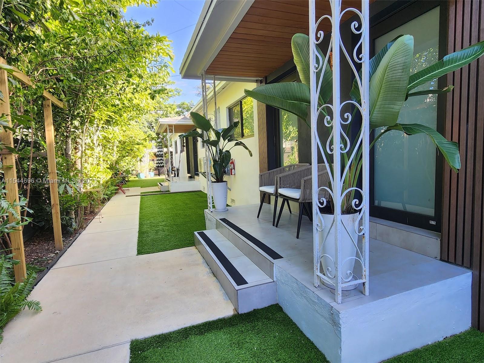 740 Southwest 9th Street, Unit 2 Miami, FL 33130 - Photo 32 of 42 a view of yard