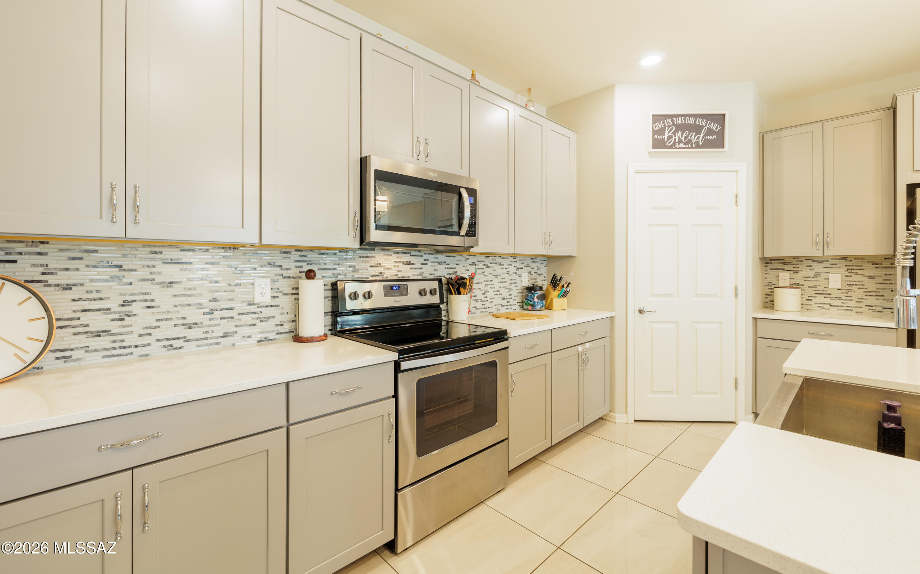 8635 North Rome Court Tucson, AZ 85742 - Photo 10 of 27 Kitchen Interior