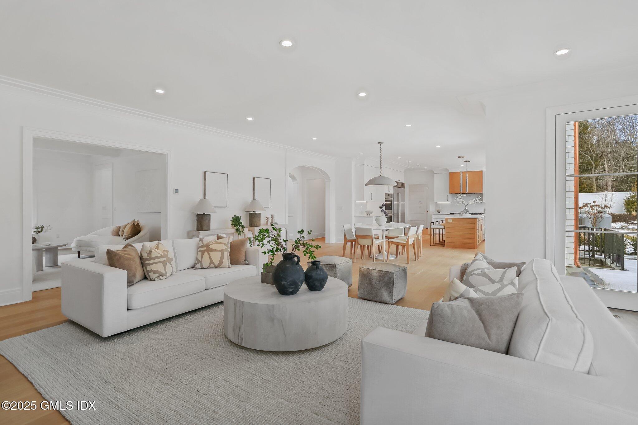 118 Leroy Avenue Darien, CT 06820 - Photo 14 of 37 Family & Kitchen