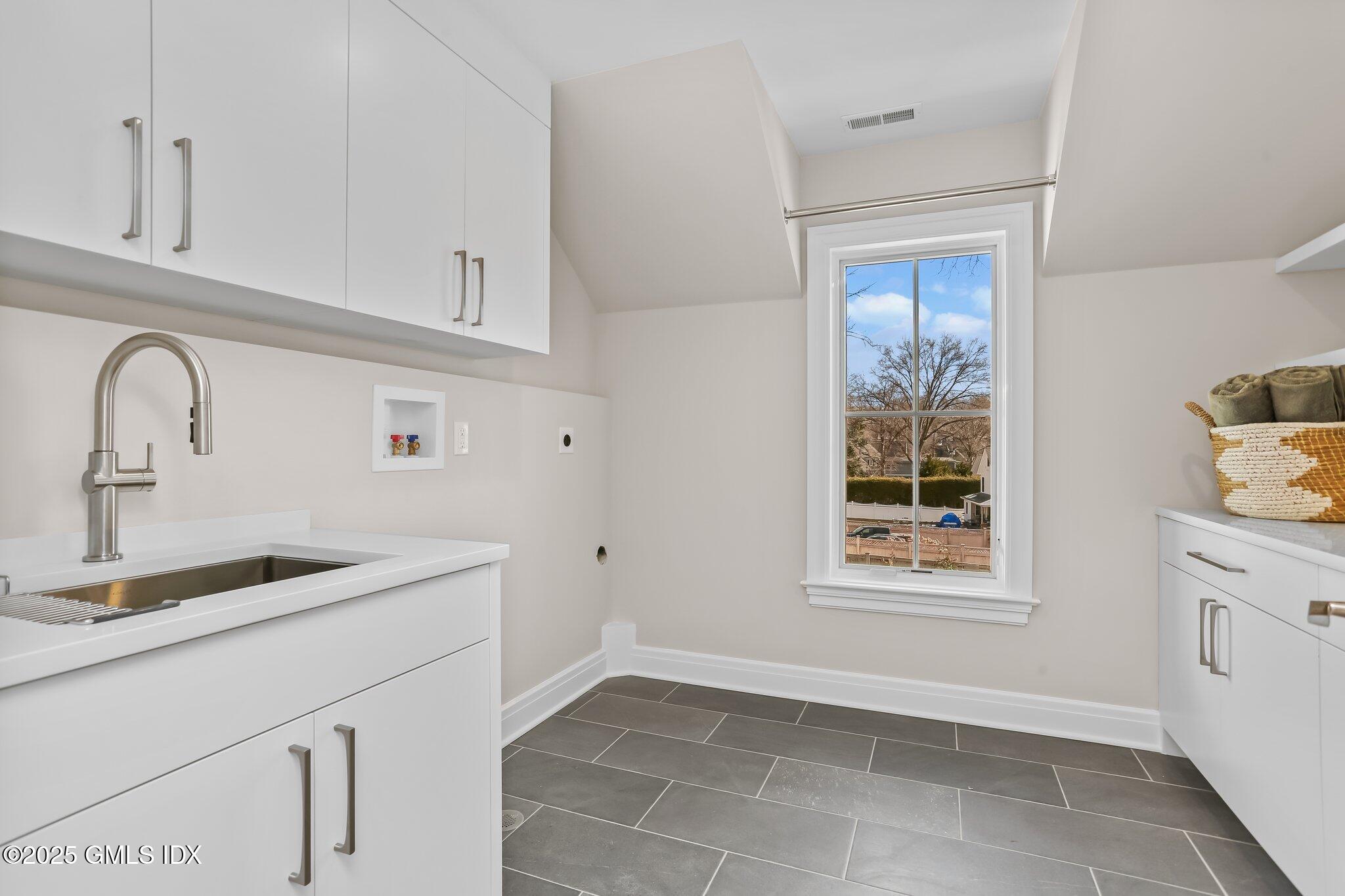 118 Leroy Avenue Darien, CT 06820 - Photo 30 of 37 Laundry Room