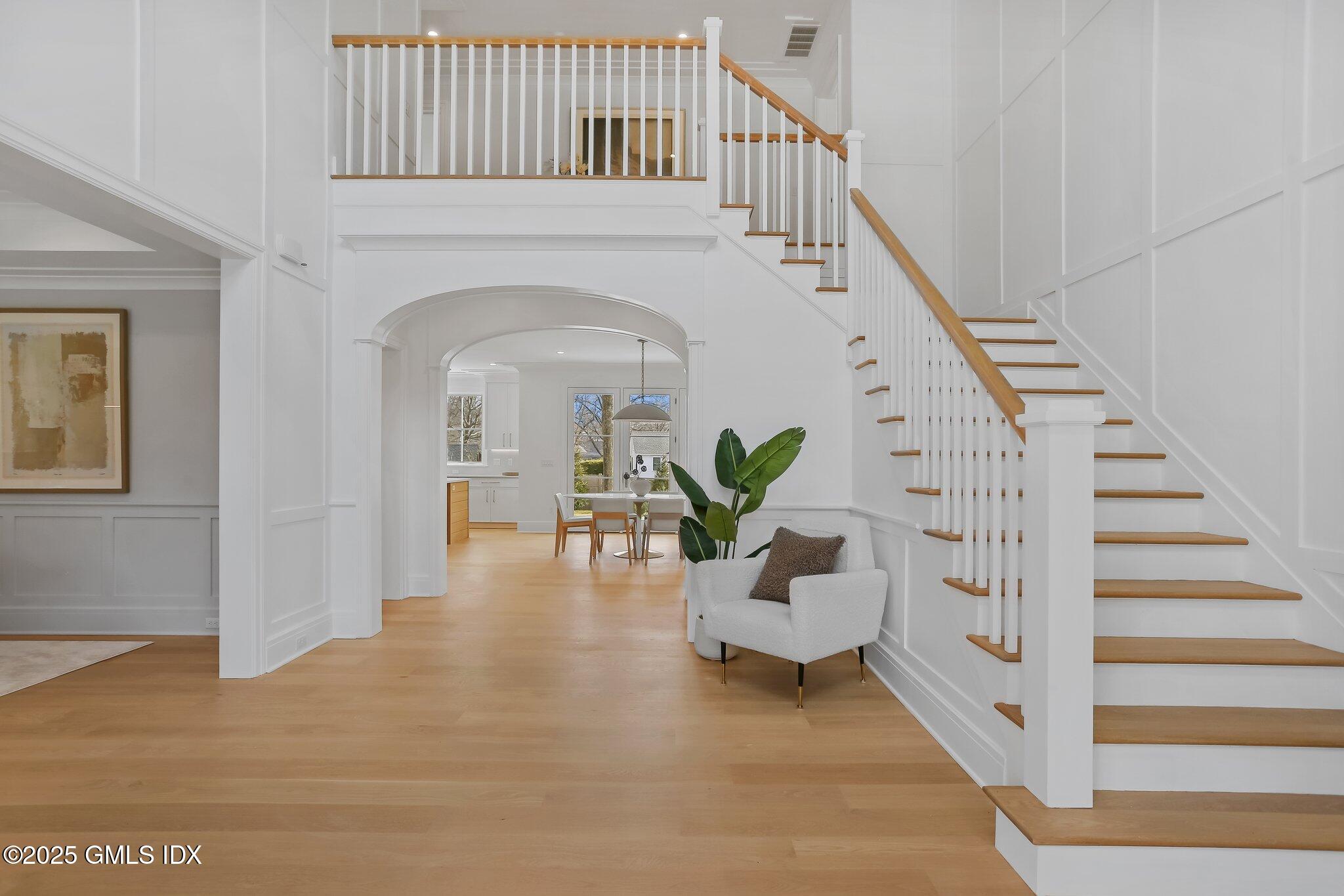 118 Leroy Avenue Darien, CT 06820 - Photo 4 of 37 Foyer2