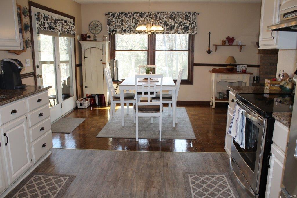 1982 Banyan Tree Road Collinsville, IL 62234 - Photo 12 of 23 Gallery Image 12