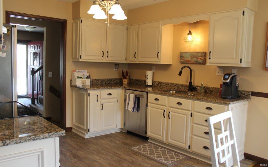 1982 Banyan Tree Road Collinsville, IL 62234 - Photo 10 of 23 Gallery Image 10