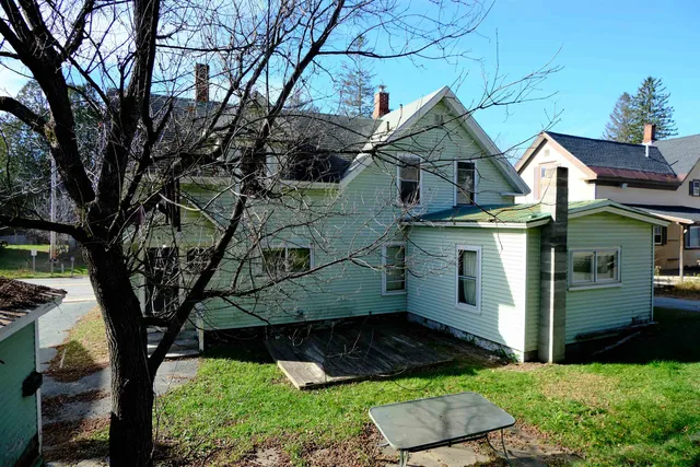 $195,000 | 194 Charles Street, Lyndon, VT 05851
