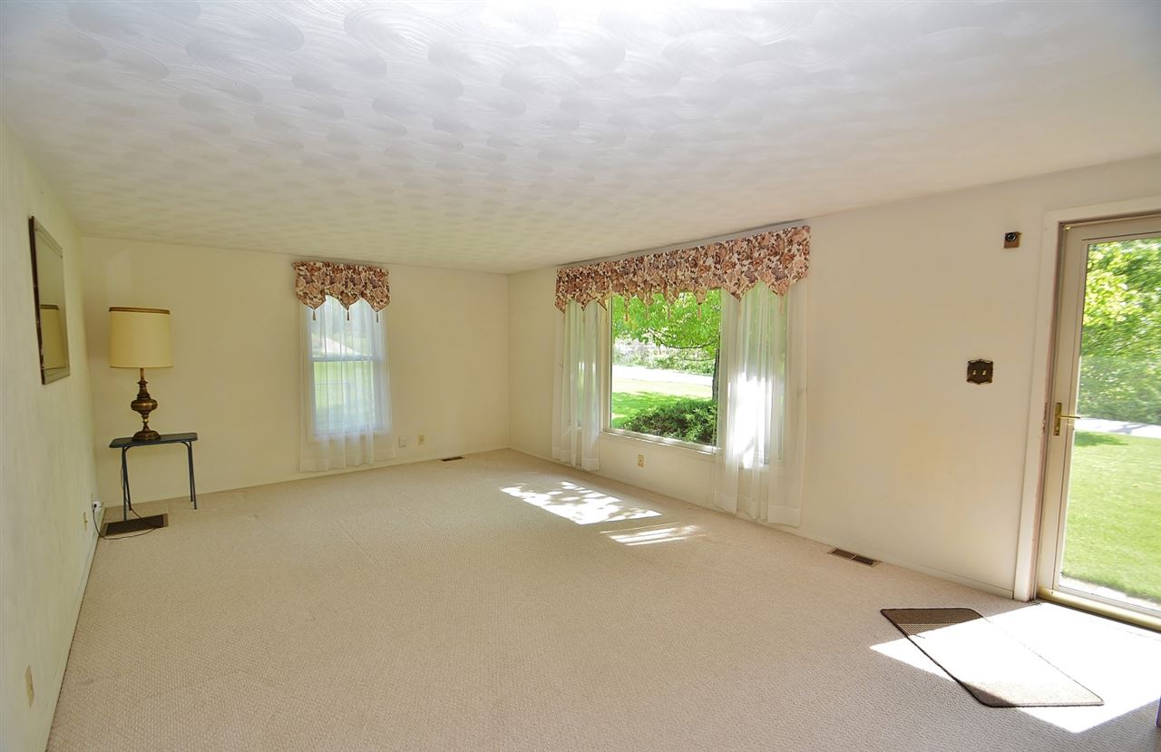 2208 South Hadley Road Fort Wayne, IN 46804 - Photo 4 of 31 Gallery Image 4
