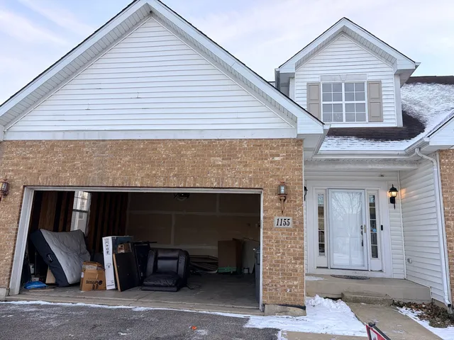 $3,250 | 1155 Clover Hill Lane, Elgin, IL 60120