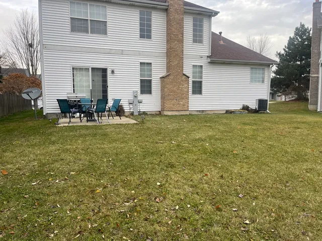 $3,250 | 1155 Clover Hill Lane, Elgin, IL 60120