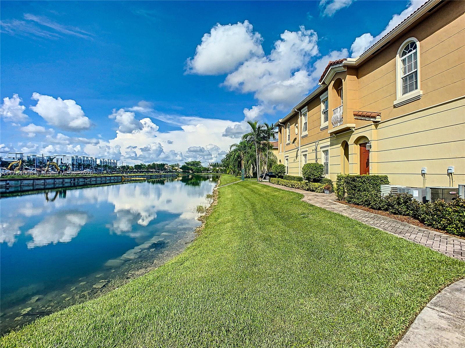 9145 Whistable Walk Tamarac, FL 33321 - Photo 4 of 38