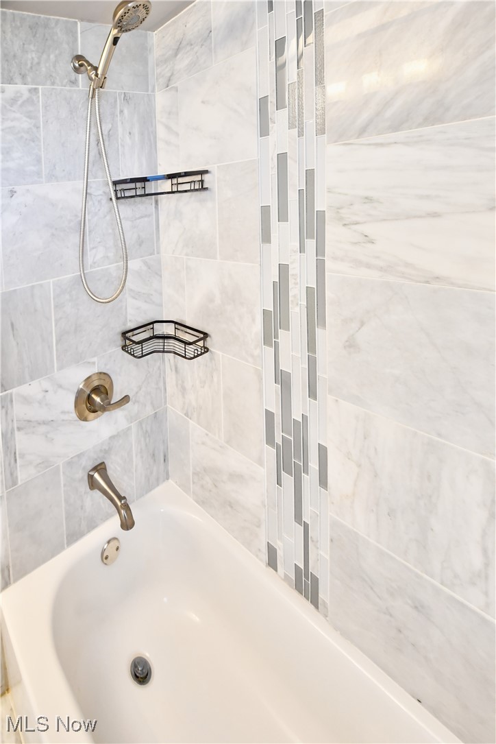 6372 Ashdale Road Cleveland, OH 44124 - Photo 18 of 23 Gallery Image 18