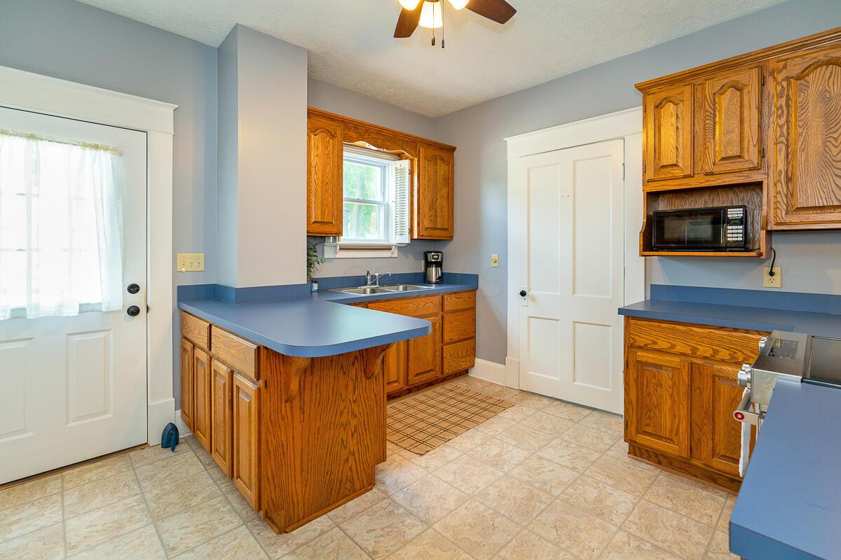 238 Newark Road Mount Vernon, OH 43050 - Photo 13 of 42 Kitchen and Back door
