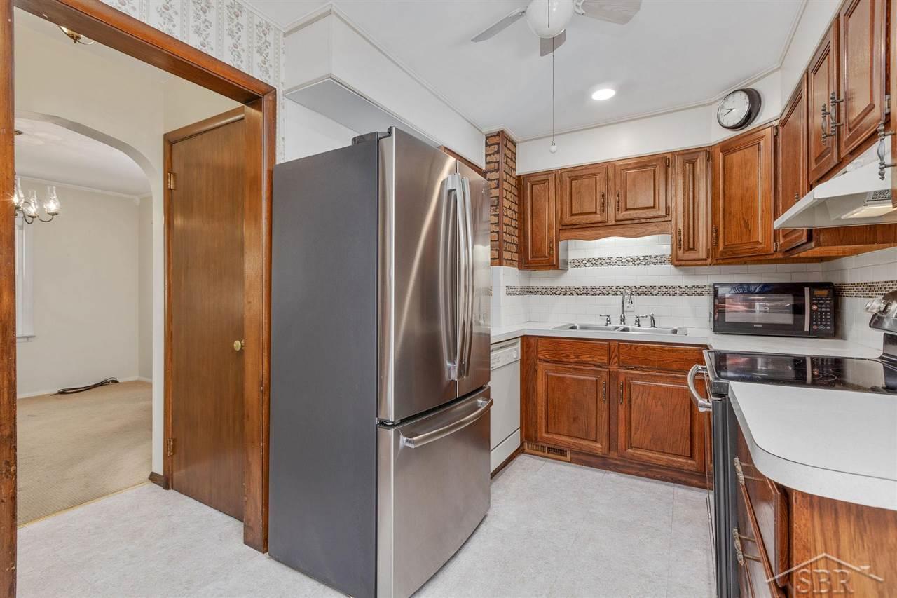 596 Rustic Road Saginaw, MI 48604 - Photo 6 of 33 50050248-5.JPG