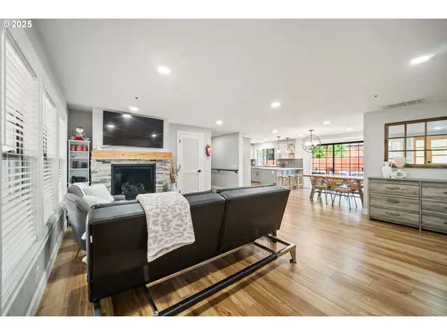 $1,999,950 | 8955 Southwest Club Meadow Lane, Portland, OR 97225