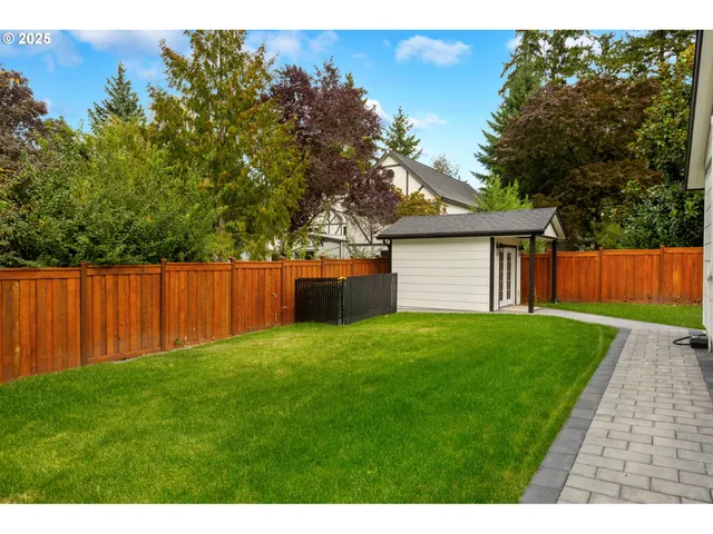 $1,999,950 | 8955 Southwest Club Meadow Lane, Portland, OR 97225