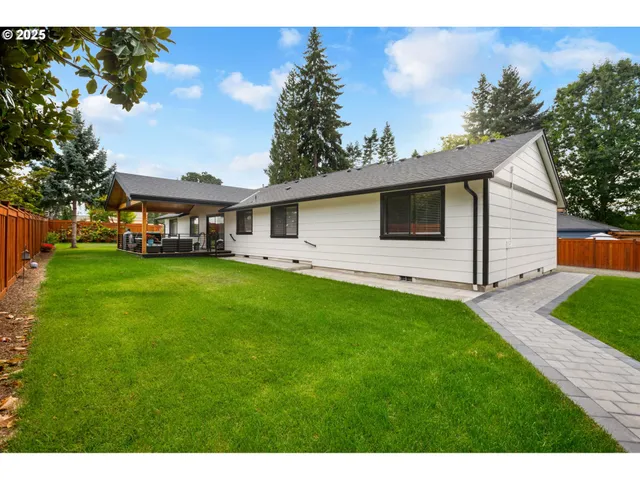 $1,999,950 | 8955 Southwest Club Meadow Lane, Portland, OR 97225