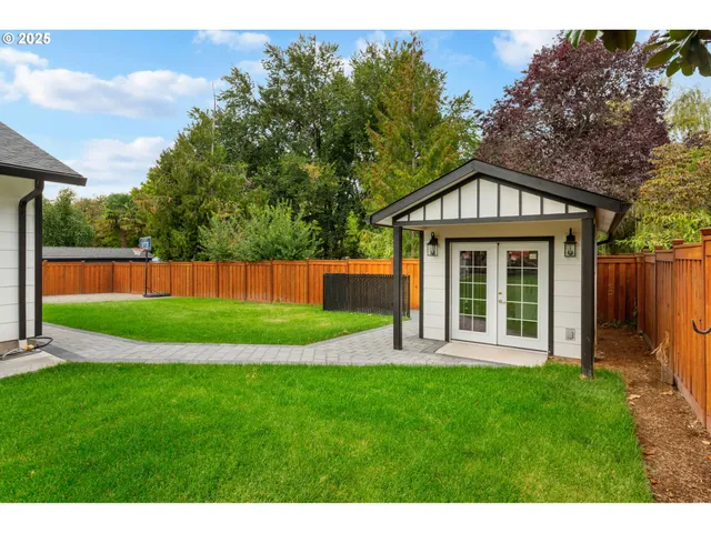 $1,999,950 | 8955 Southwest Club Meadow Lane, Portland, OR 97225
