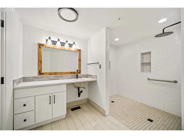 $1,999,950 | 8955 Southwest Club Meadow Lane, Portland, OR 97225