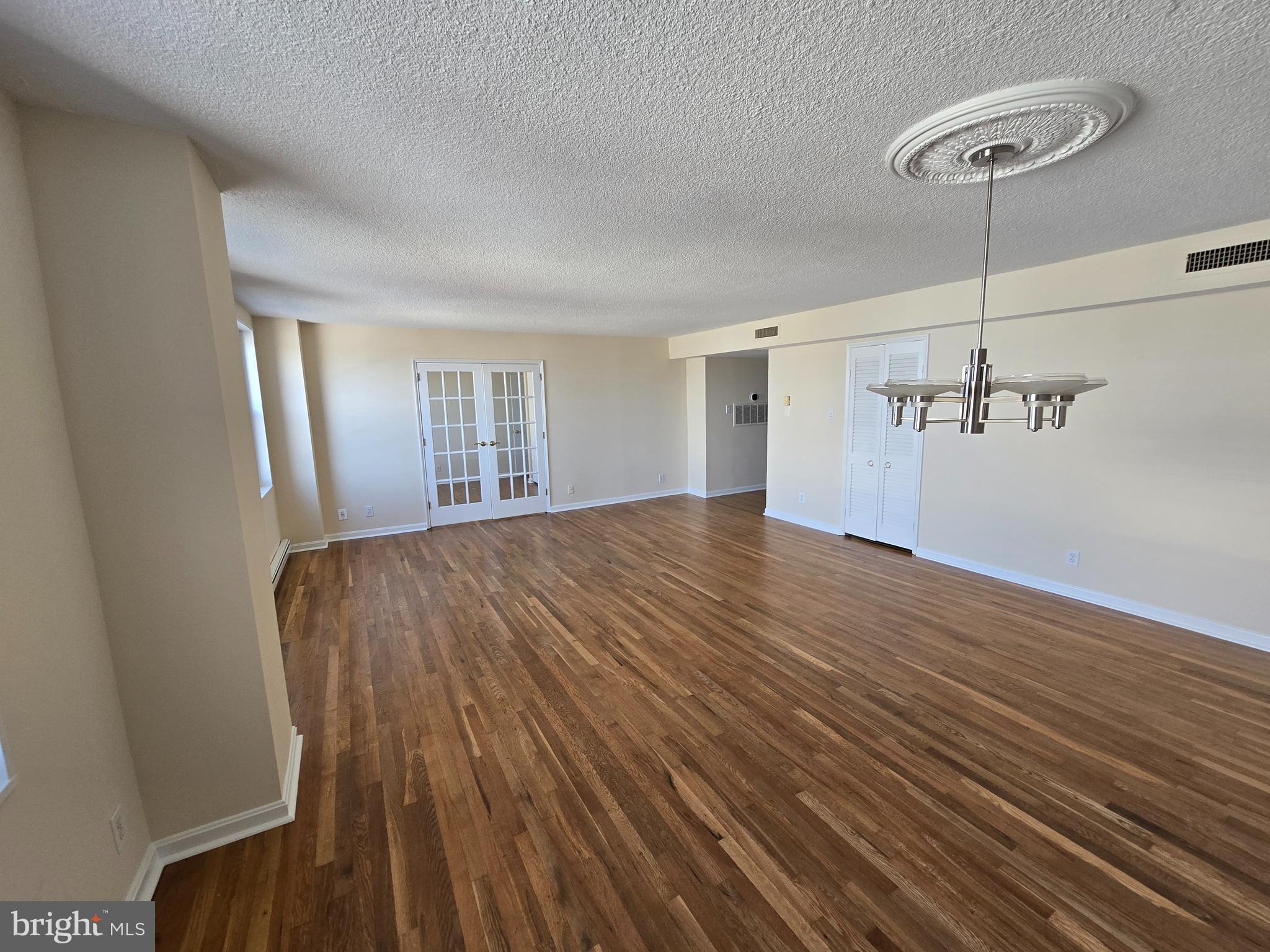 1101 St Paul Street, Unit 1212 Baltimore, MD 21202 - Photo 5 of 31 Living room