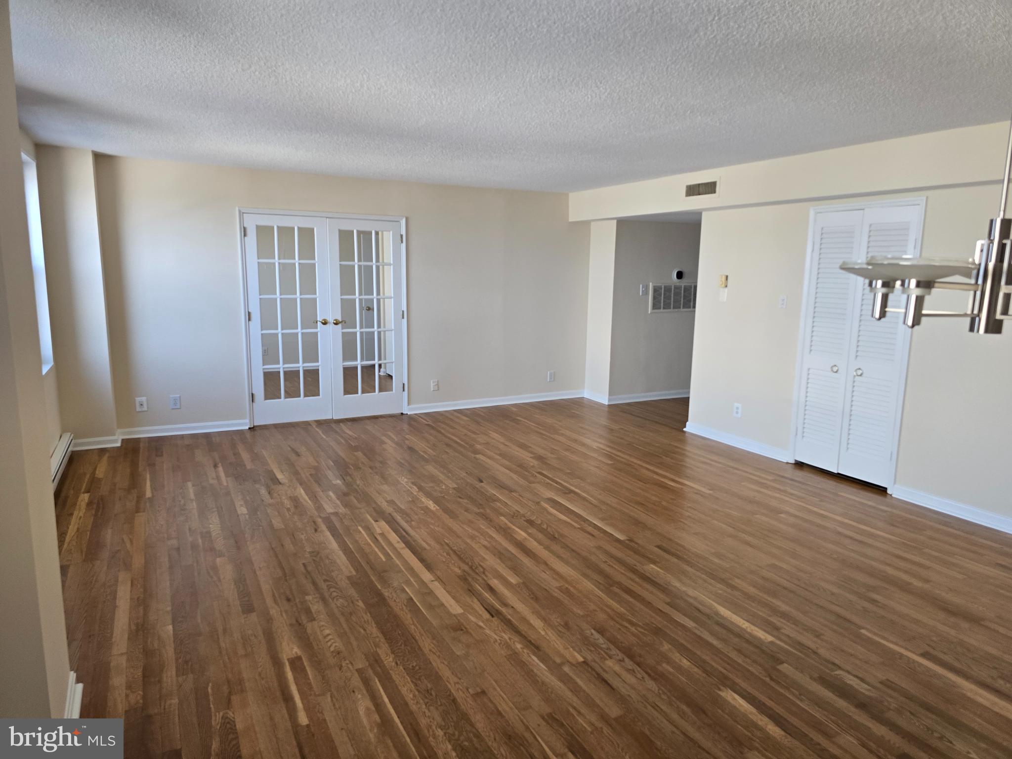 1101 St Paul Street, Unit 1212 Baltimore, MD 21202 - Photo 6 of 31 Living room