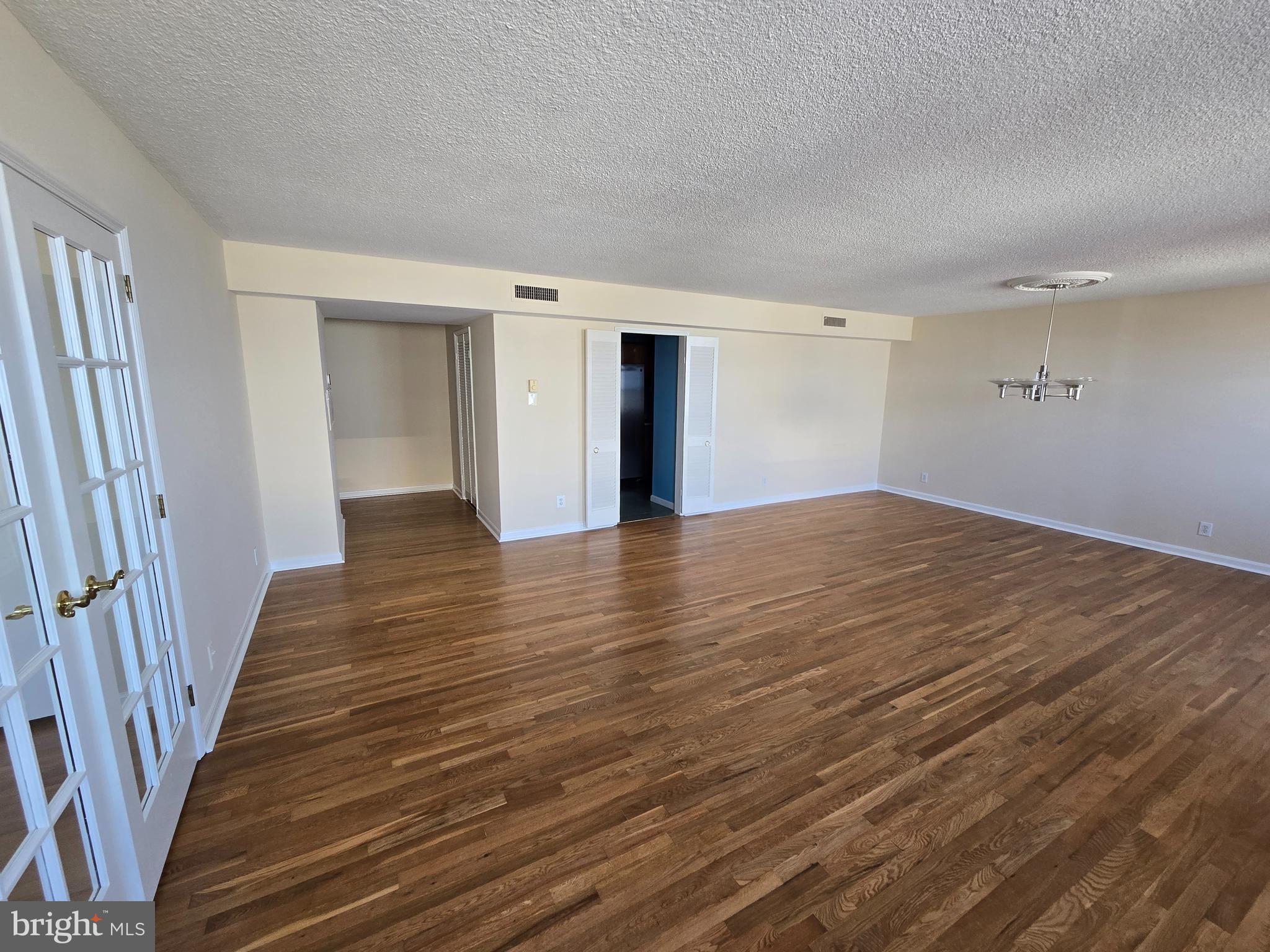 1101 St Paul Street, Unit 1212 Baltimore, MD 21202 - Photo 7 of 31 Living room