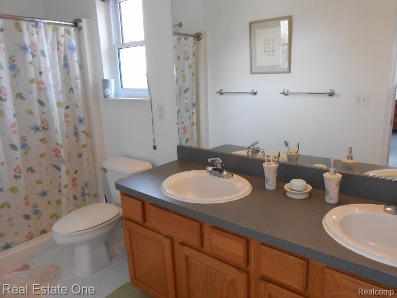 3530 Briarbrooke Lane Rochester, MI 48306 - Photo 29 of 56 DSCN0916 (800x600).jpg