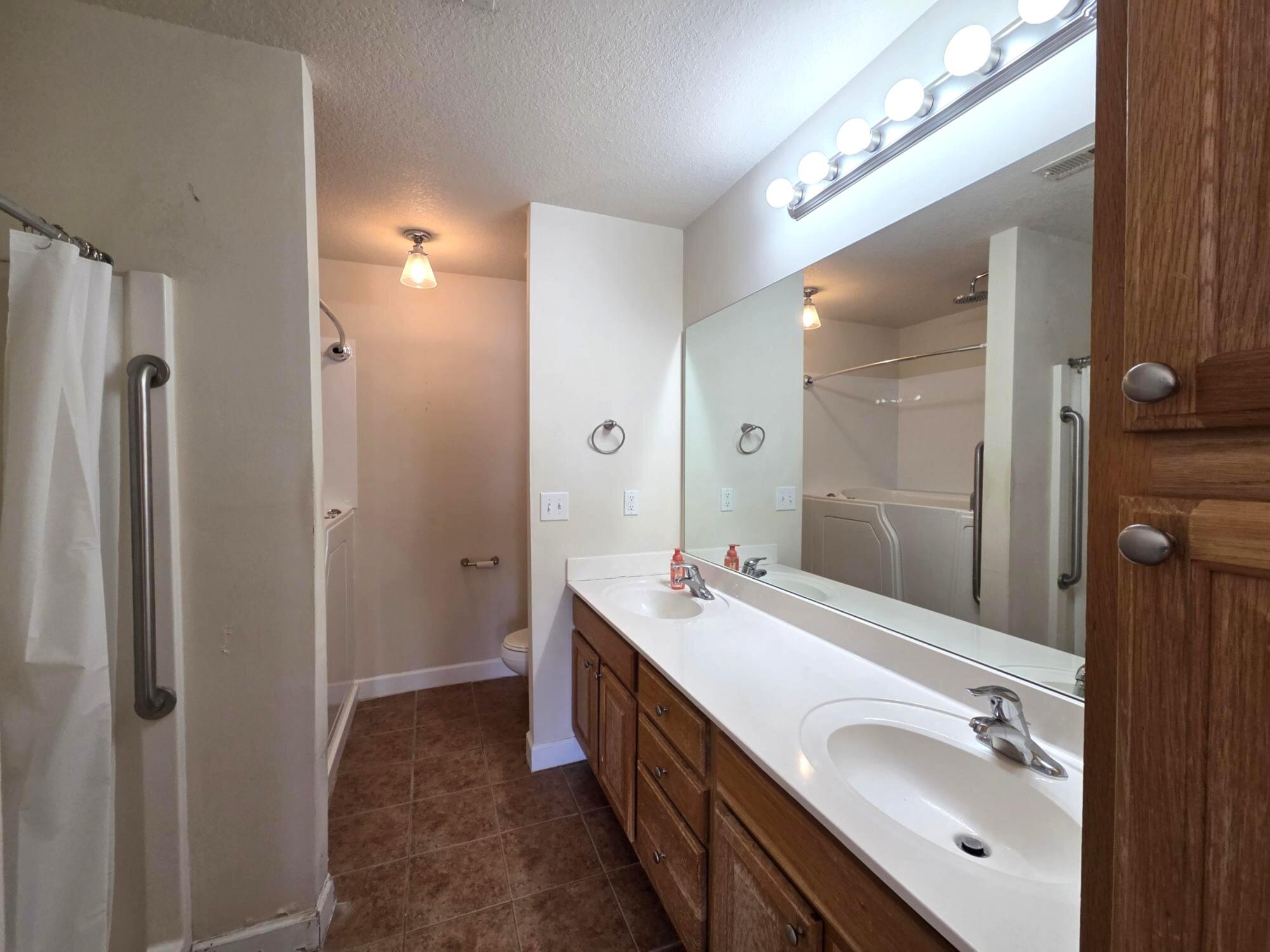 1151 Blue Heron Point Manning, SC 29102 - Photo 17 of 41 OWNER'S BATHROOM