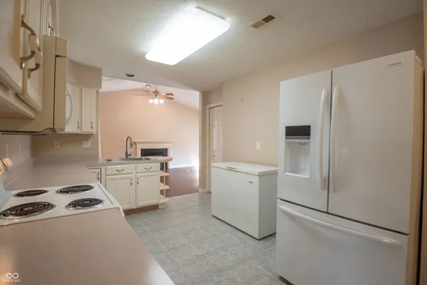 $249,000 | 6510 South Waybridge Court, Indianapolis, IN 46237