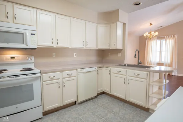 $249,000 | 6510 South Waybridge Court, Indianapolis, IN 46237