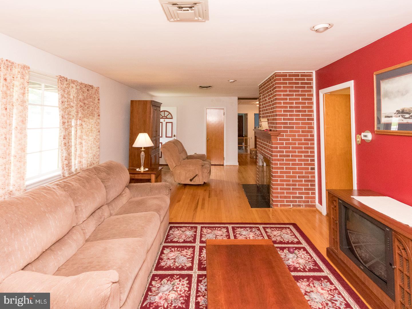 123 Ridge Avenue Kennett Square, PA 19348 - Photo 7 of 23 Living Room
