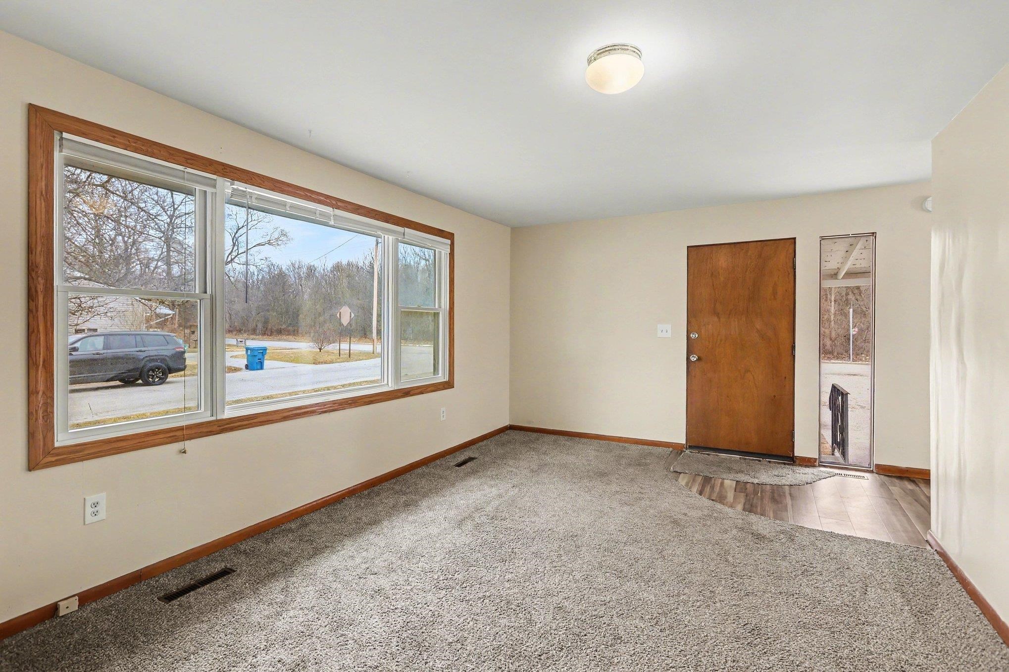 513 West Ridge Road Bay City, MI 48708 - Photo 4 of 21