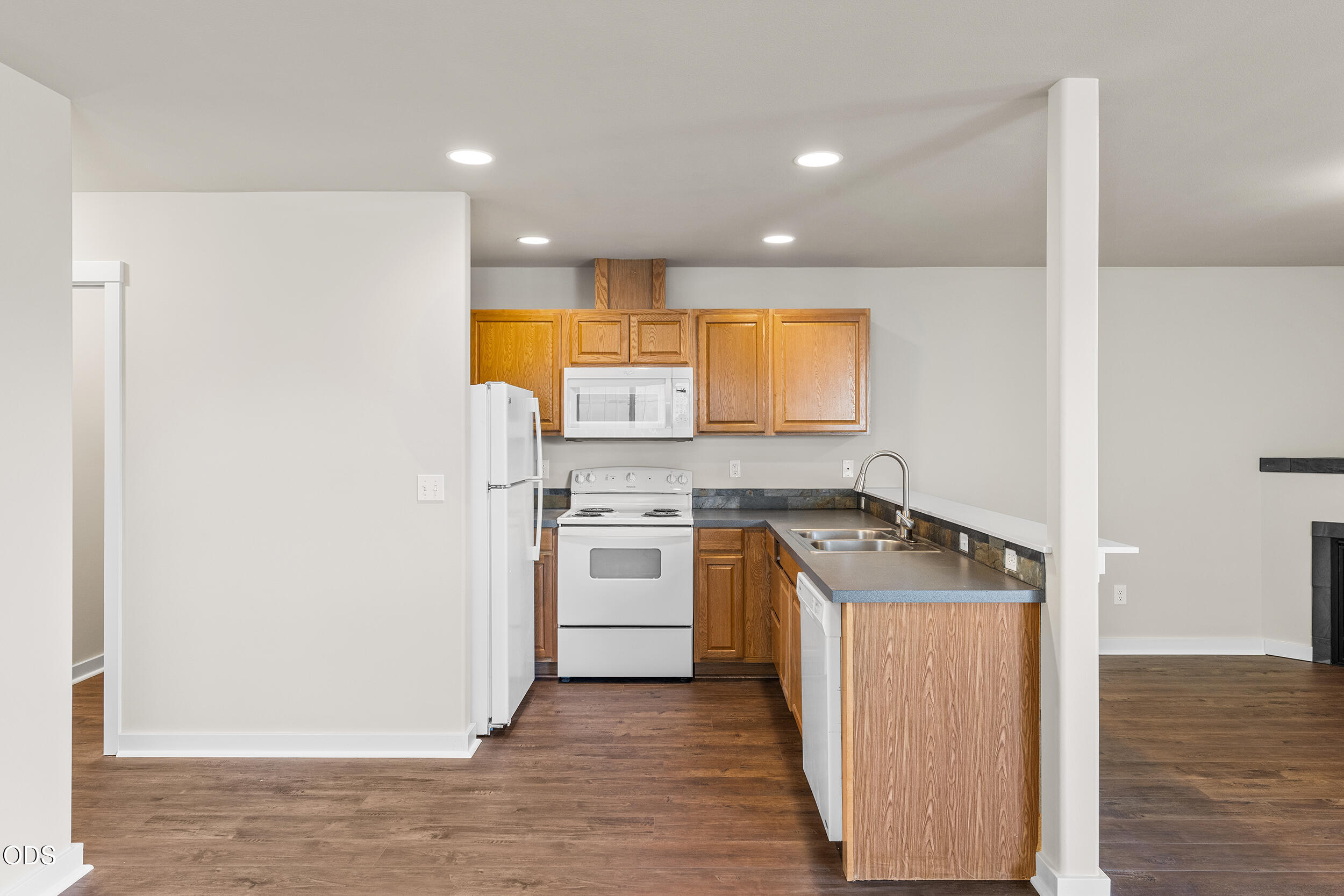 1214 Southwest 27th Street Redmond, OR 97756 - Photo 11 of 35