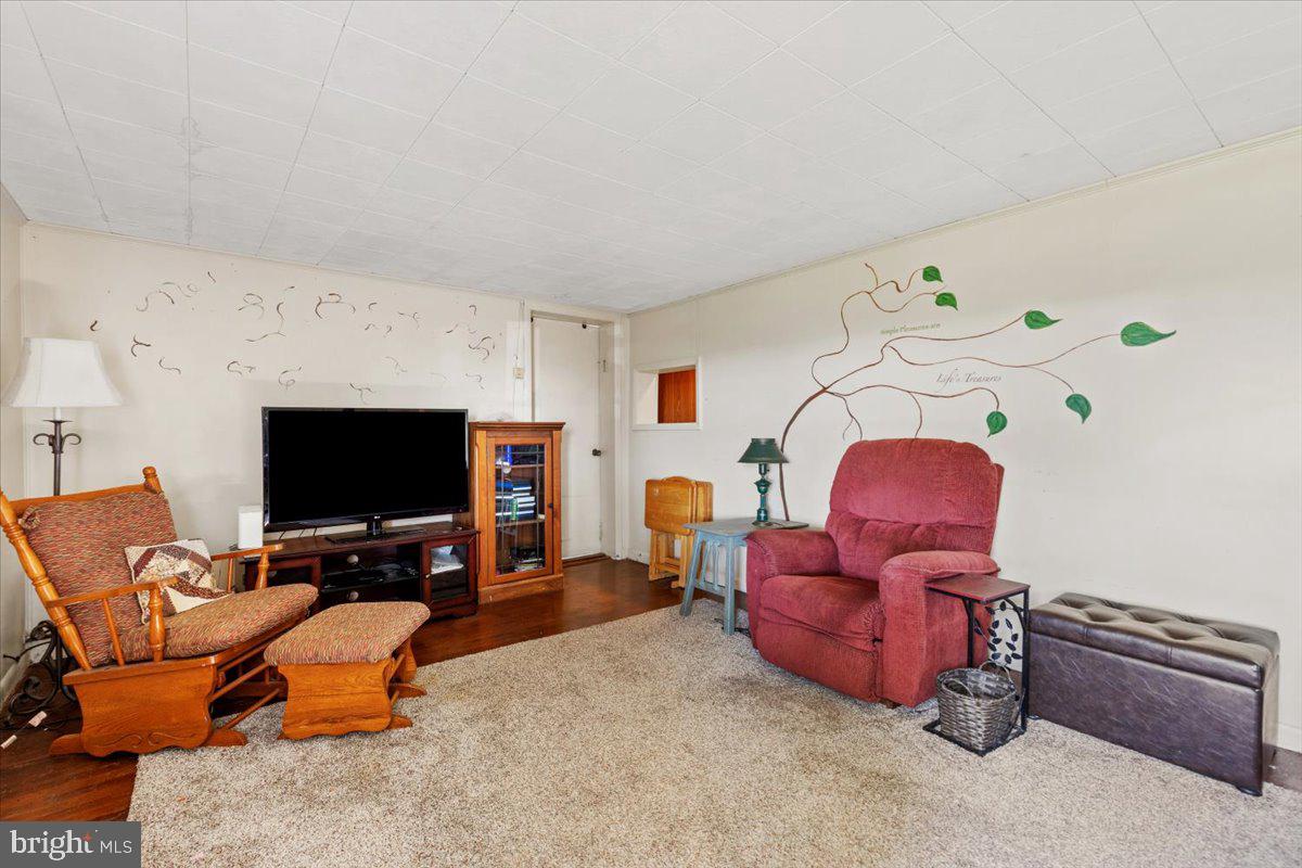 500 South Hayfield Road Winchester, VA 22602 - Photo 2 of 24 Living Room