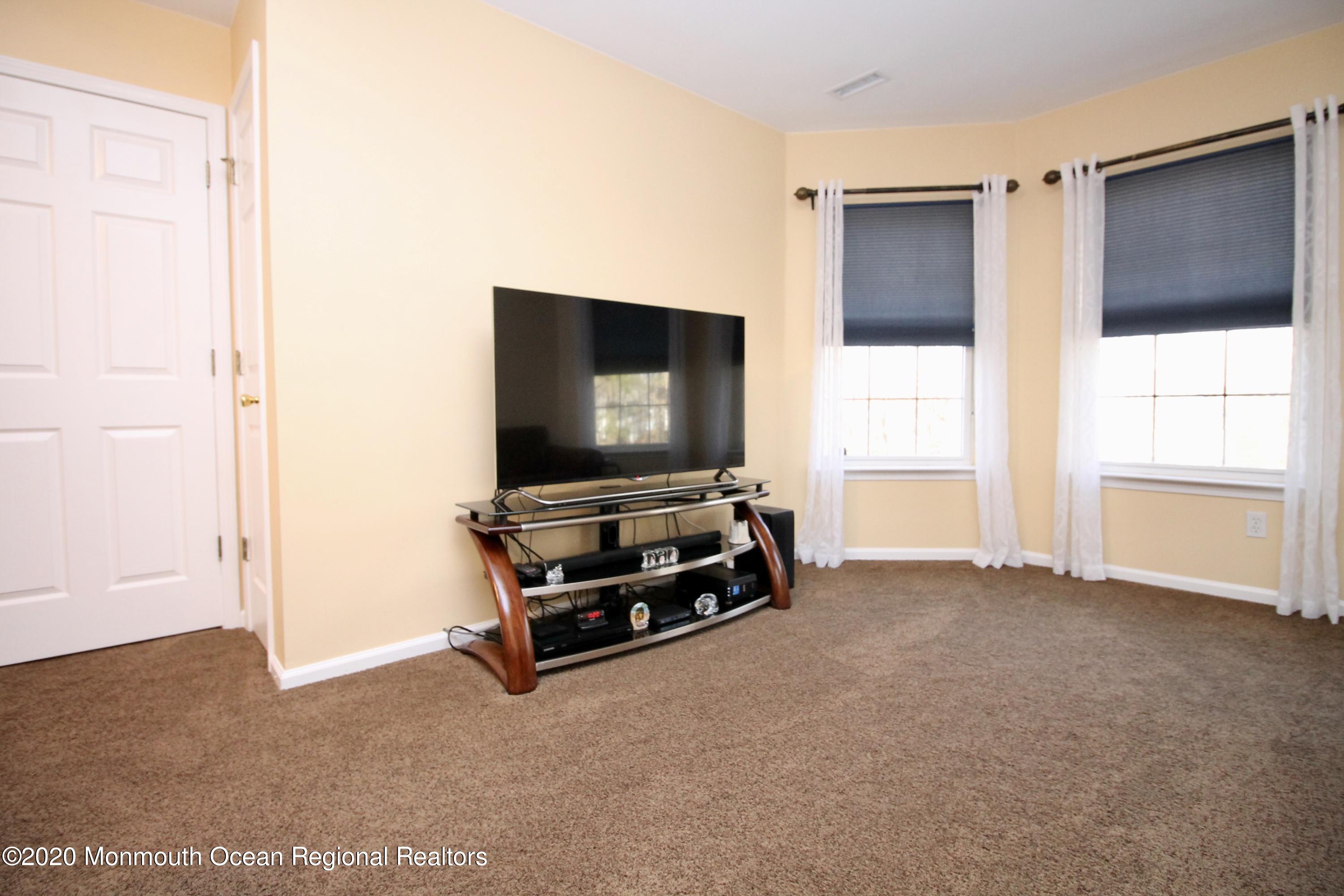 10 Greenwich Drive Jackson, NJ 08527 - Photo 38 of 57 fullsizeoutput_3b64