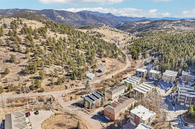 a view of roof with a yard