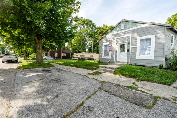 $117,900 | 307 East Telegraph Street, Dowagiac, MI 49047