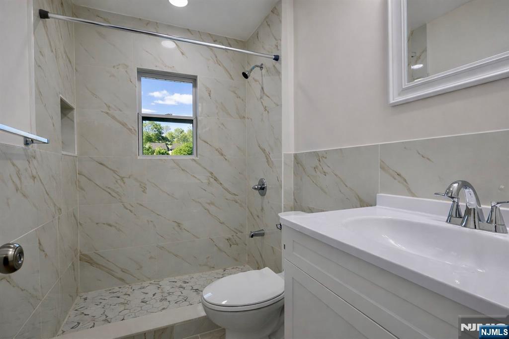 86 Howland Avenue Teaneck, NJ 07666 - Photo 23 of 50
