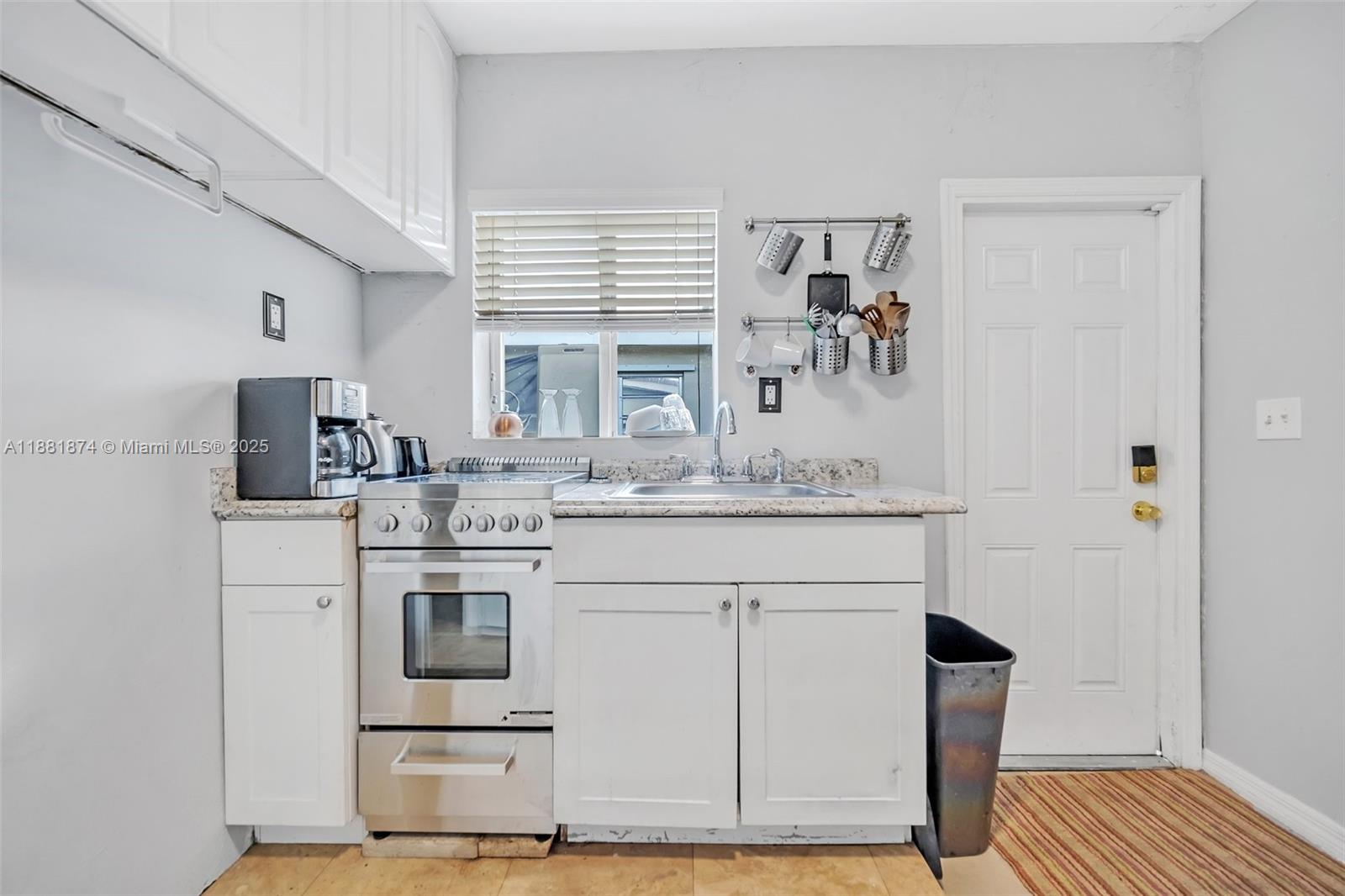 5207 Hayes Street Hollywood, FL 33021 - Photo 3 of 10