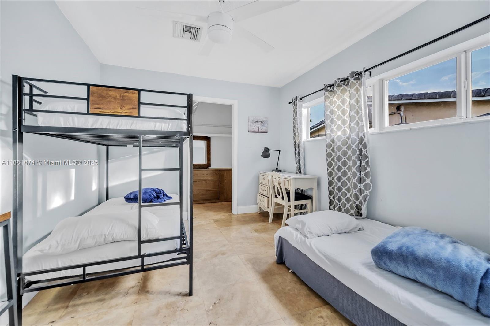 5207 Hayes Street Hollywood, FL 33021 - Photo 4 of 10