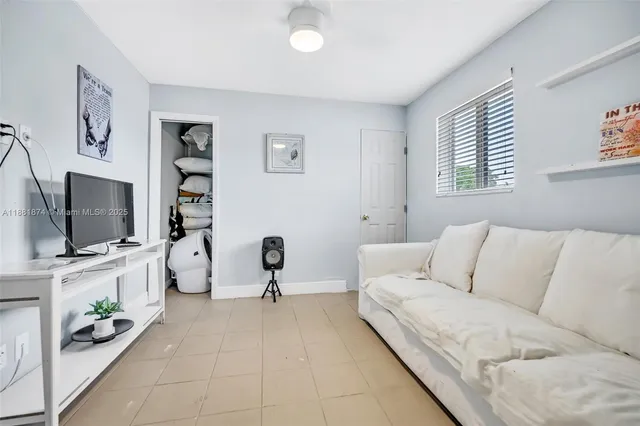 $1,850 | 5207 Hayes Street, Hollywood, FL 33021