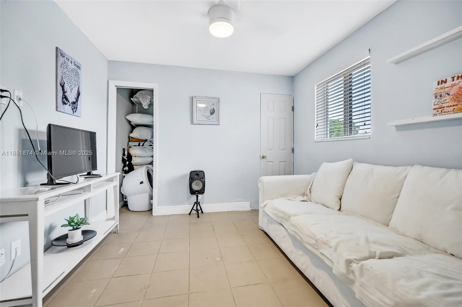 5207 Hayes Street Hollywood, FL 33021 - Photo 6 of 10