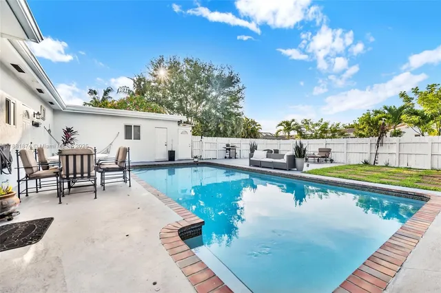 $1,850 | 5207 Hayes Street, Hollywood, FL 33021