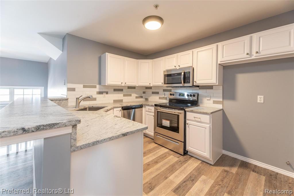 50115 Harding Street Canton, MI 48188 - Photo 8 of 26