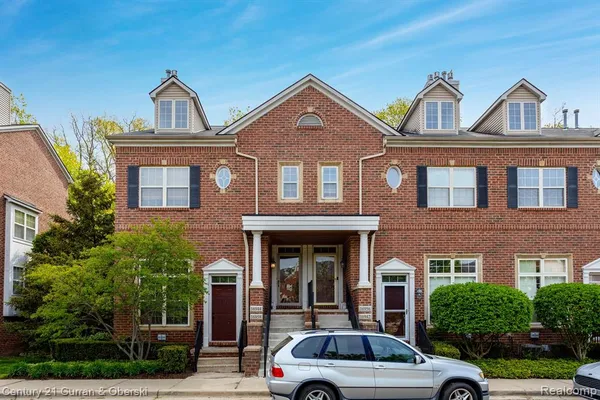 $2,400 | 16944 Farmington Road, Unit 22, Livonia, MI 48154