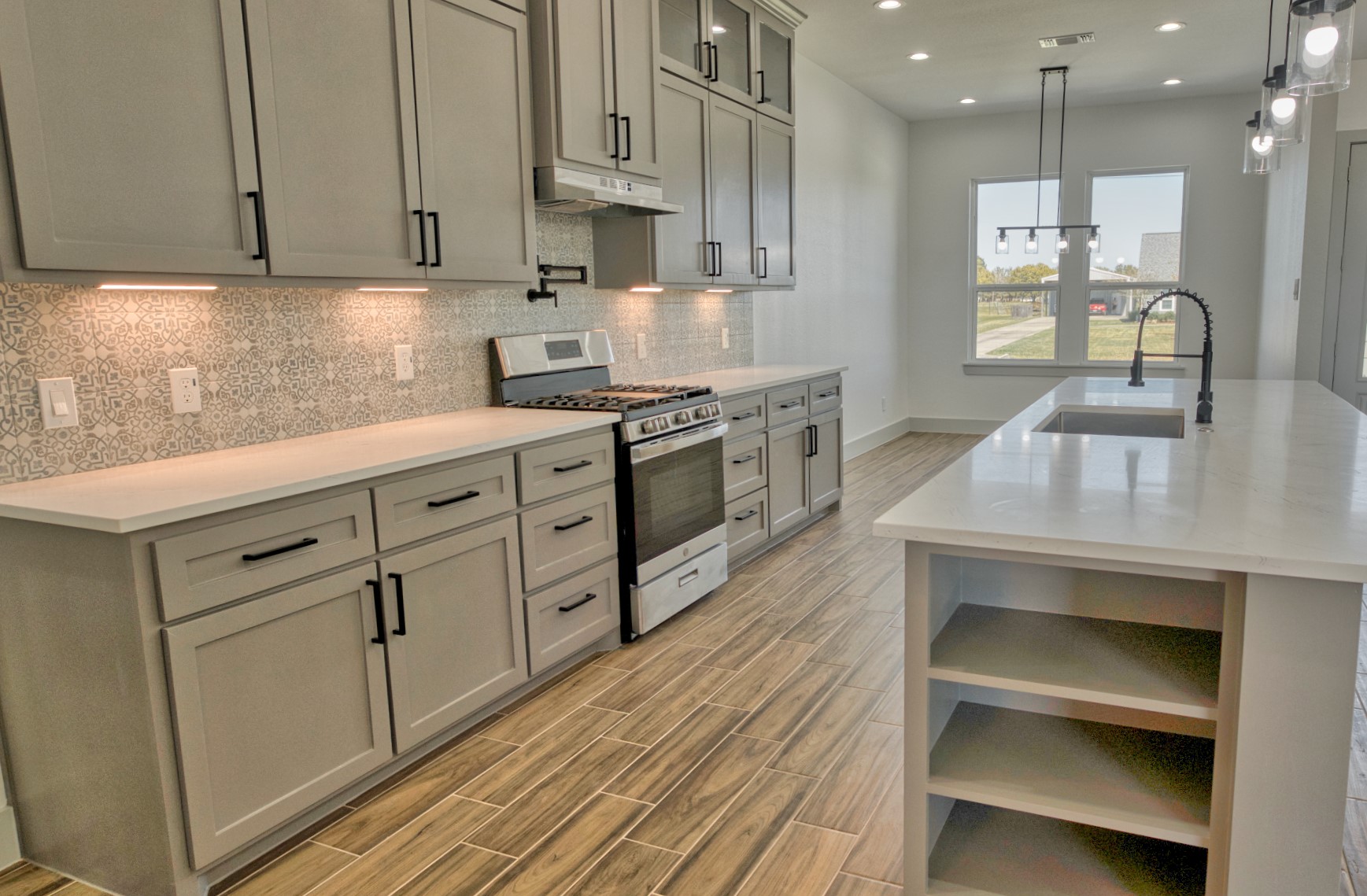 931 Buffalo Trail Angleton, TX 77515 - Photo 18 of 38