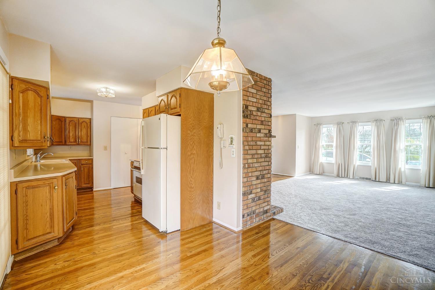 1053 Sutton Road Cincinnati, OH 45230 - Photo 12 of 43
