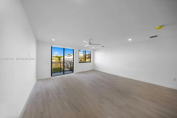 $1,800 | 20 Northeast 19th Avenue, Unit 210, Pompano Beach, FL 33060