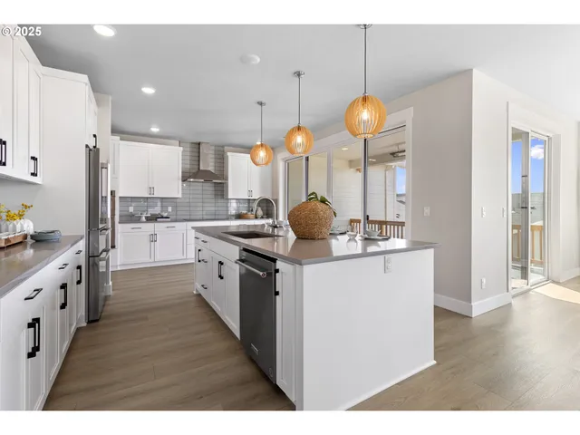 $1,050,000 | 15204 Southwest Flatcreek Lane, Tigard, OR 97224