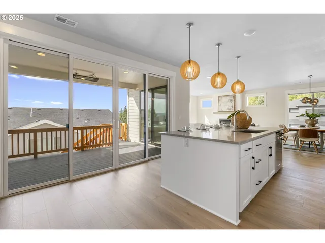 $1,050,000 | 15204 Southwest Flatcreek Lane, Tigard, OR 97224